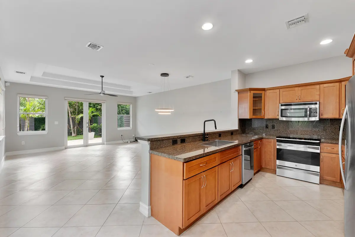 612_Sw_10th_St_051 at 612 SW 10th Street, Fort Lauderdale
