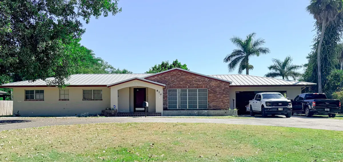Front house at 870 E Main Street, Pahokee