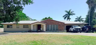 870 E Main Street, Pahokee – Single Family Residence for sale
