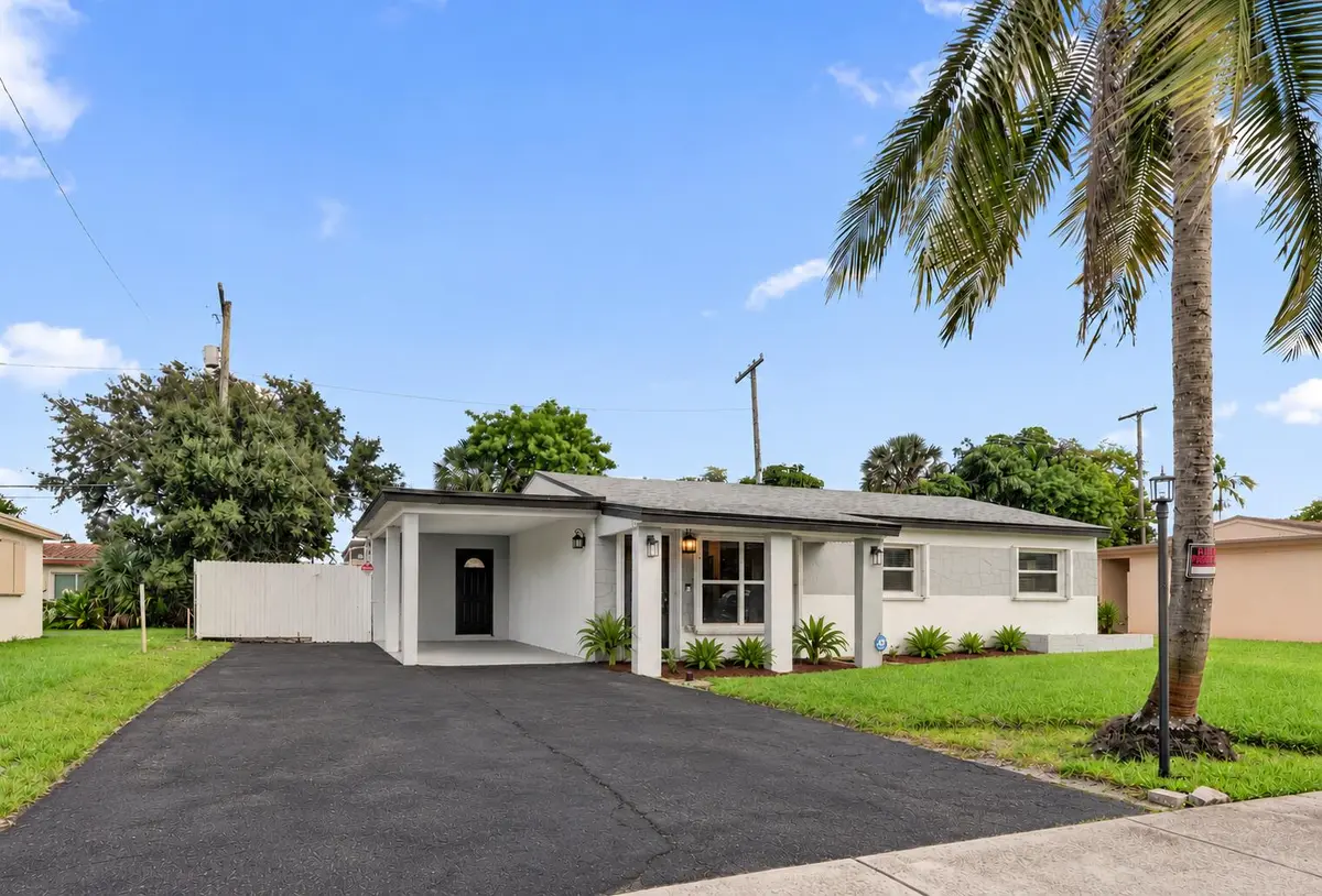 3851 NW 4TH Place, Lauderhill, FL – photo 2