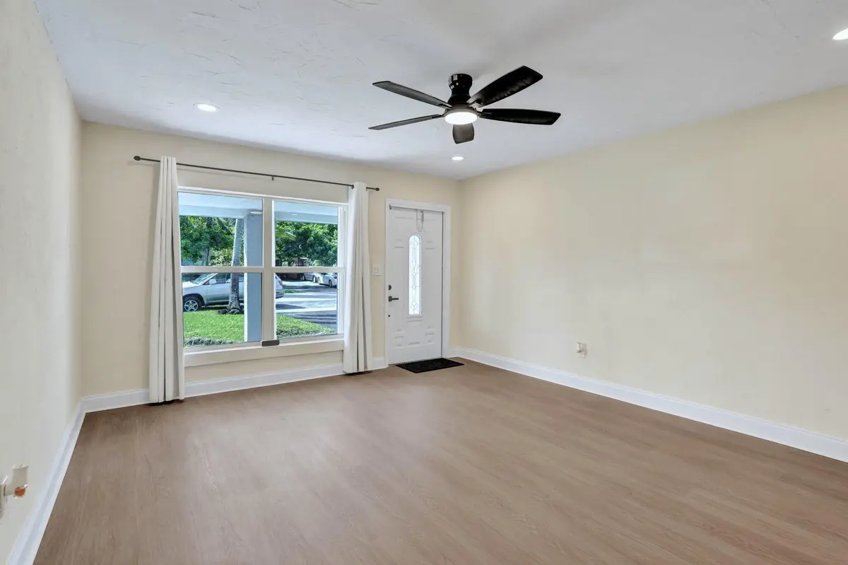 29-web-or-mls-DSC02168 at 3851 NW 4TH Place, Lauderhill