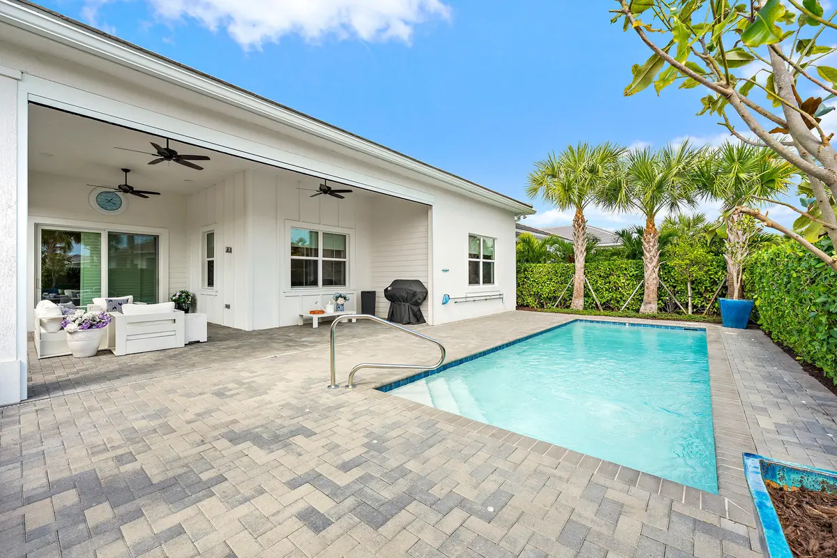 Pool at 10038 Regency Way, Palm Beach Gardens