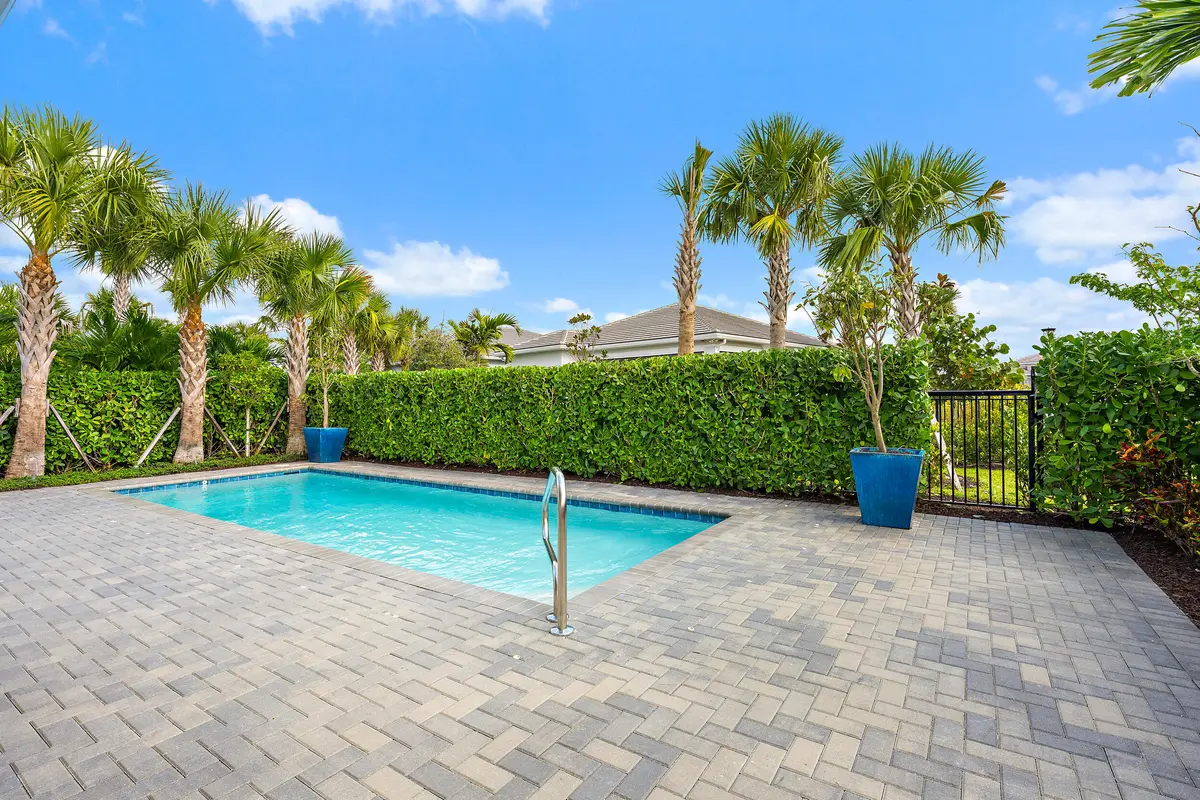 Pool at 10038 Regency Way, Palm Beach Gardens