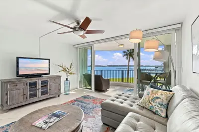 8200 Lakeshore Drive 2020, Hypoluxo – Condominium for sale