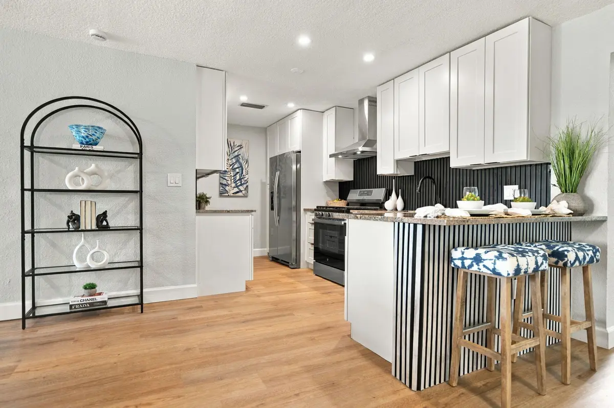 KITCHEN/BREAKFAST BAR at 2400 NW 85th Avenue, Sunrise