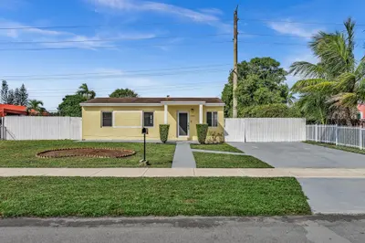 16400 NW 18th Place, null – Single Family Residence for sale
