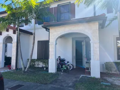3376 W 105TH Terrace, Hialeah – Townhouse for sale