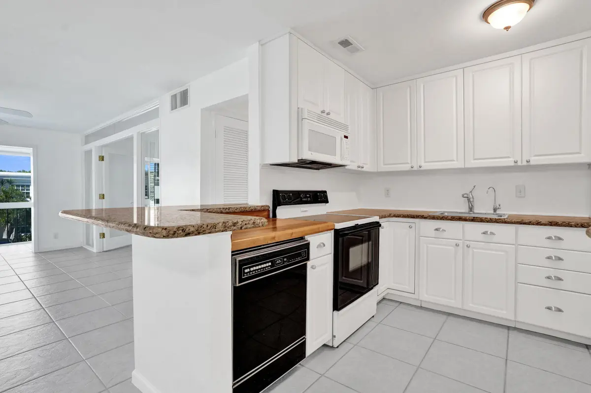 8-web-or-mls-DSC03110 at 6469 BAY CLUB Drive 3, Fort Lauderdale