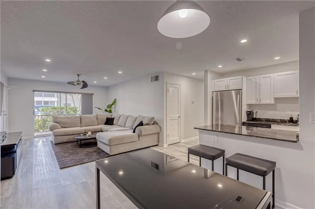 Photo 1 at 6295 Bay Club Drive 1, Fort Lauderdale