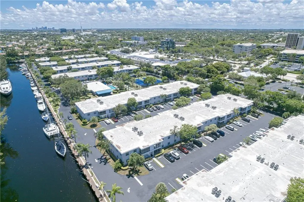 Photo 3 at 6295 Bay Club Drive 1, Fort Lauderdale