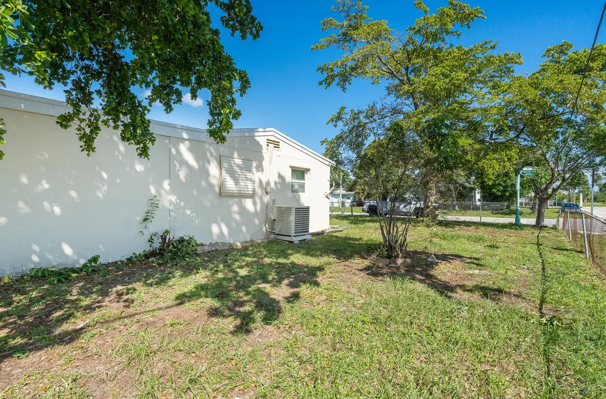 DSC06914 at 1101 NW 23RD Terrace, Fort Lauderdale