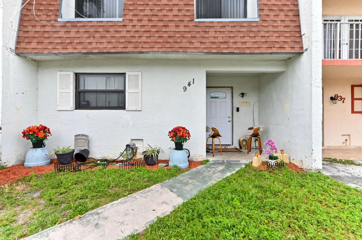 02 front 02 at 941 W 80th Place, Hialeah