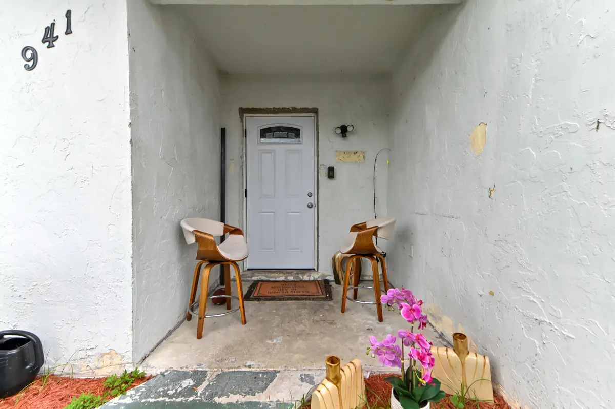 03 entry 01 at 941 W 80th Place, Hialeah