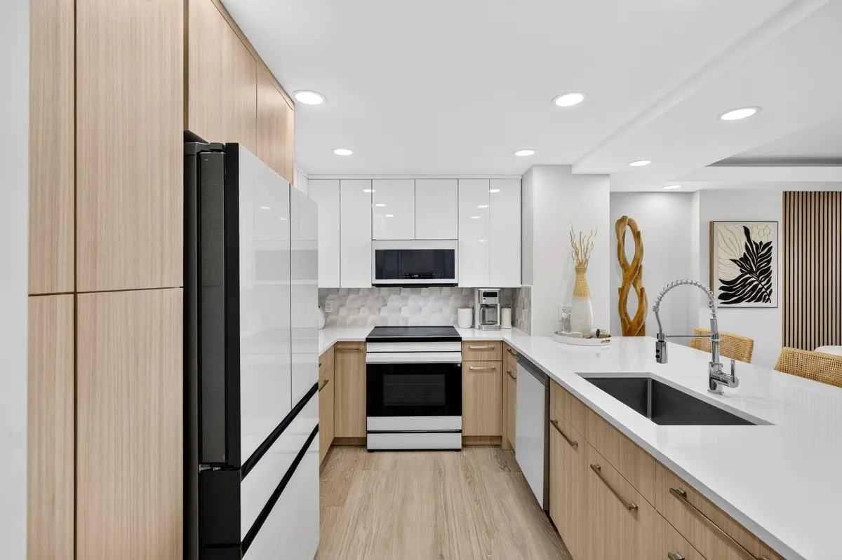 25-web-or-mls-a699A9708 at 1150 HILLSBORO MILE 911, Hillsboro Beach