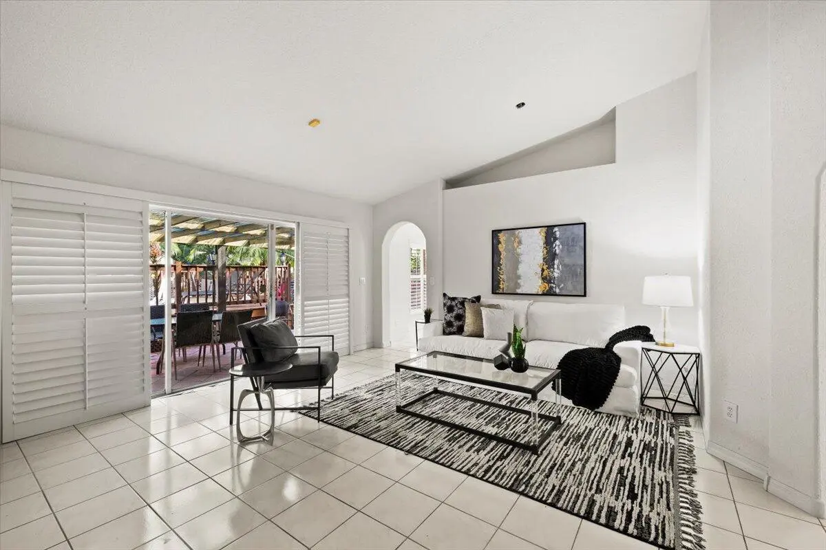 06-424A4052 at 363 SW 161st Avenue, Pembroke Pines