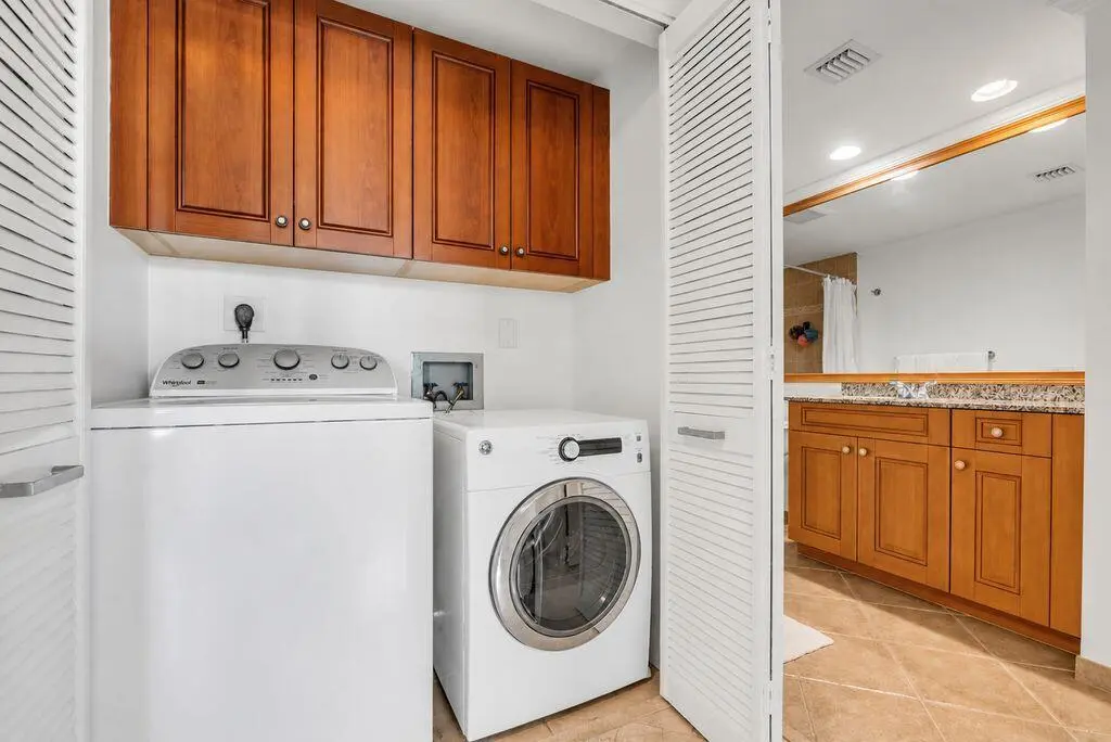 wzgztjwA at 347 N New River Drive 2109, Fort Lauderdale