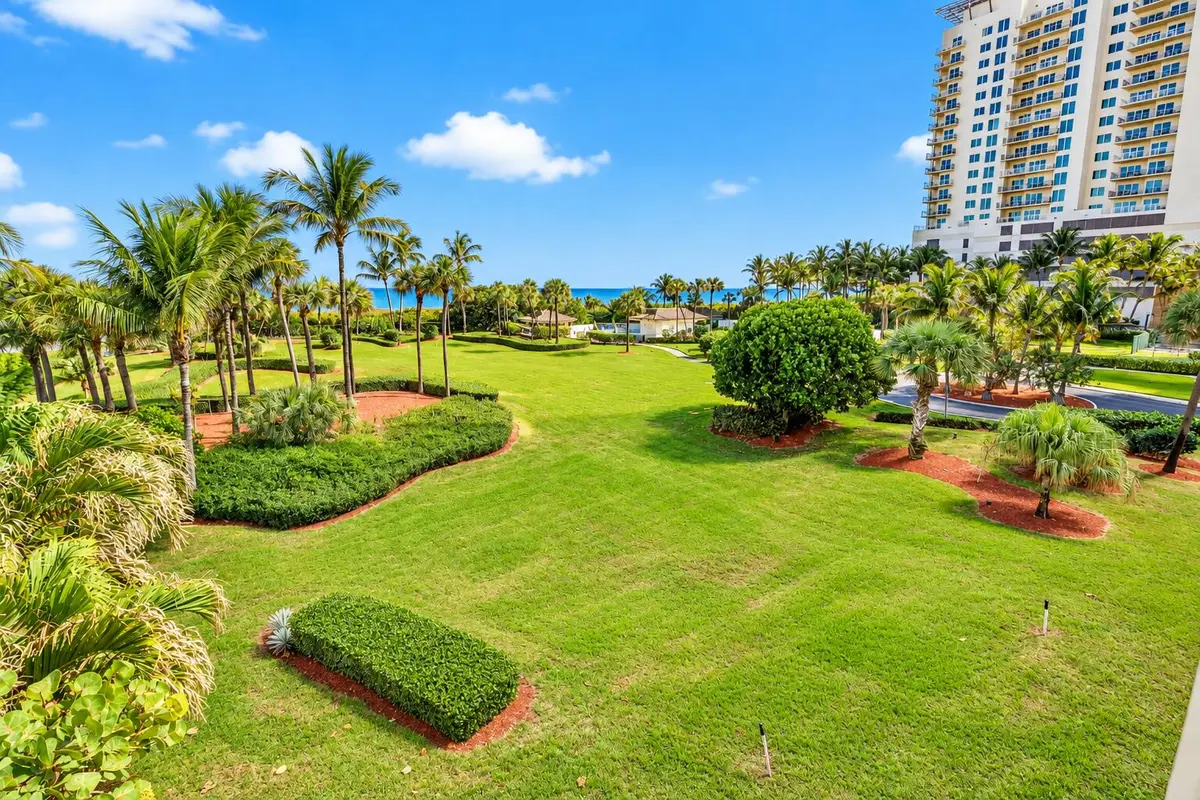 Common Area Greenspace at 3400 N Ocean Drive 408, Singer Island
