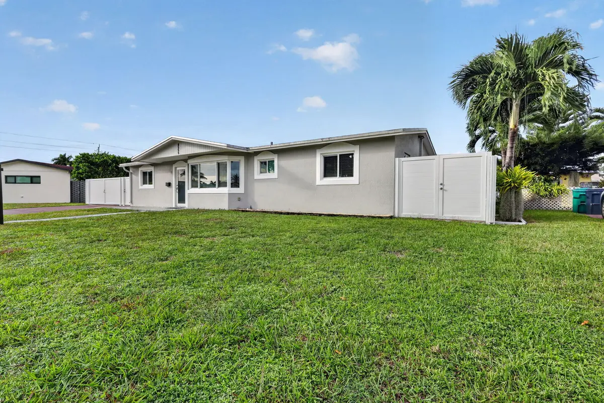 2-web-or-mls-8H3A2442 at 8555 NW 175TH Street, Hialeah