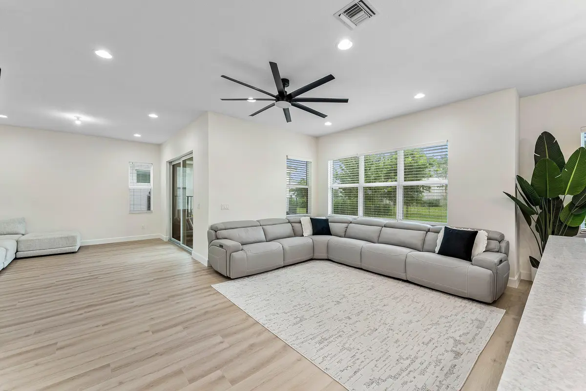 08_beyc6adc12699fe22 at 5555 Zestar Lane, Westlake