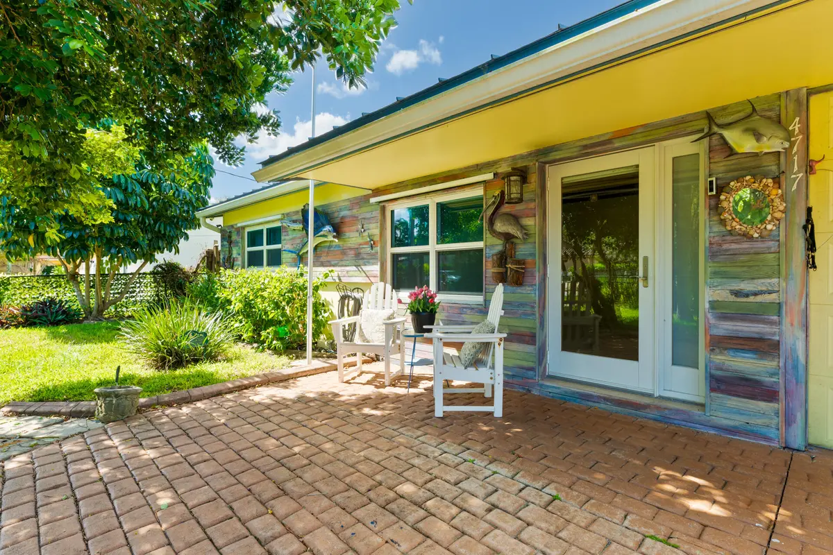 Entry at 4717 SW 35TH Avenue, Dania Beach