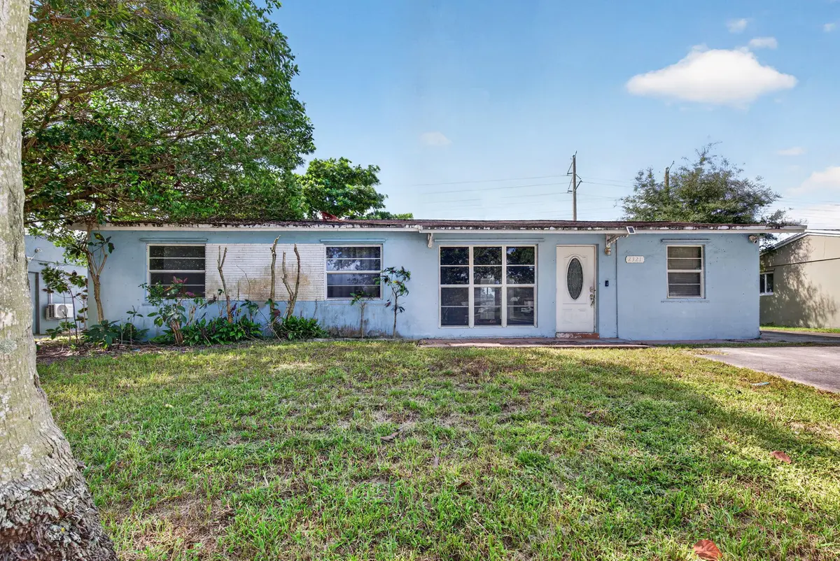 1-web-or-mls-_A7A4520 at 2321 SW 50TH Avenue, Fort Lauderdale