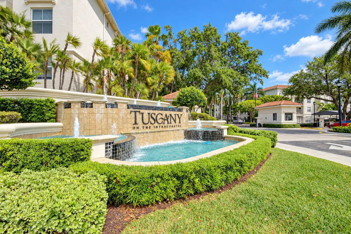 Gated Entry Way at 2109 TUSCANY Way 109, Boynton Beach