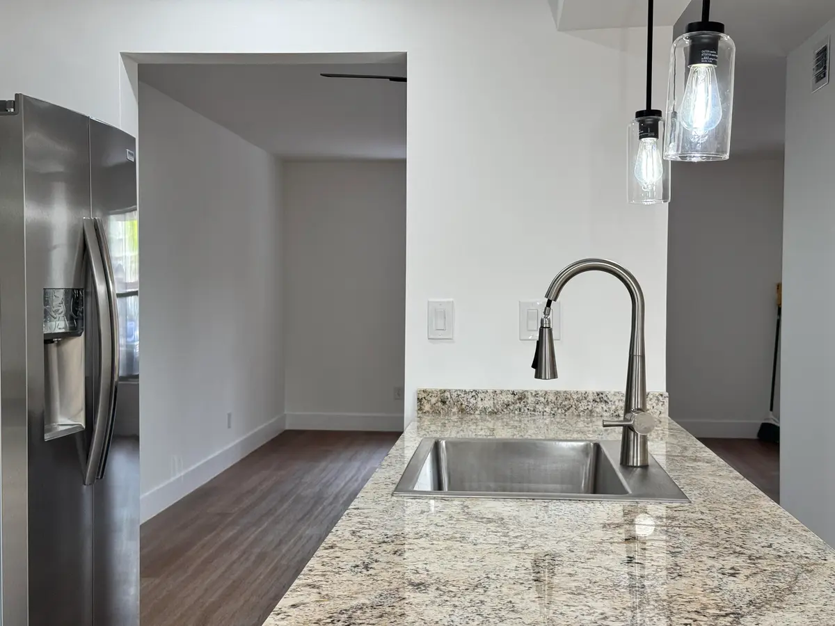 Counter Top at 1100 W FAIRWAY Road 1100, Pembroke Pines