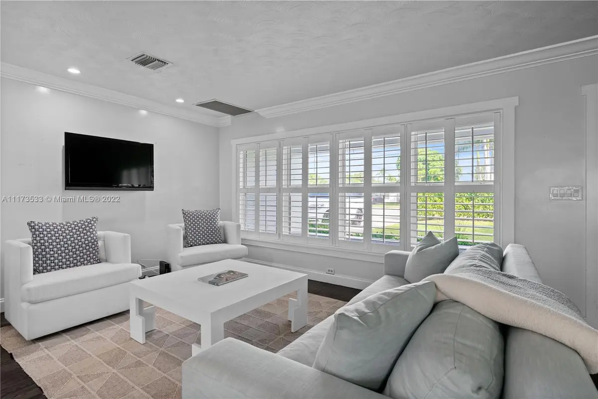 Photo 8 at 330 CENTER Street, Jupiter