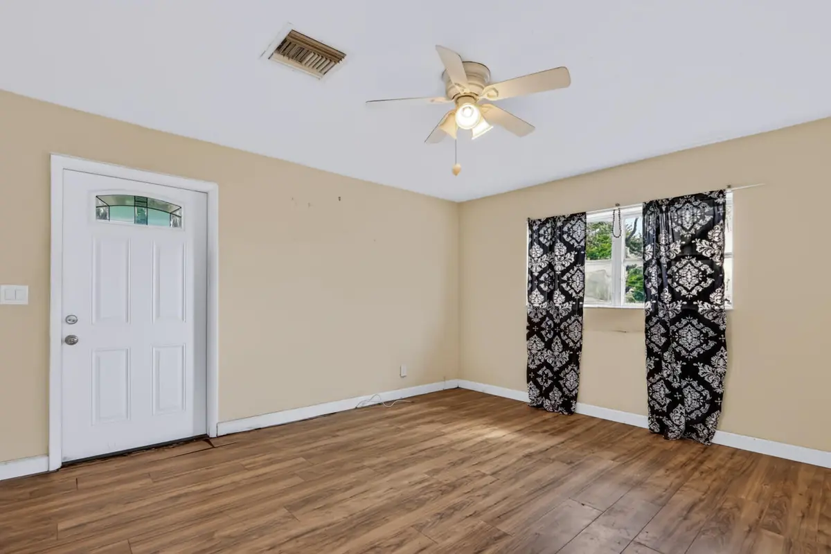 147 Foresteria Drive, Lake Park, FL – photo 6