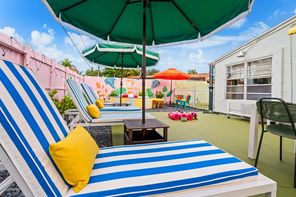 Hallandale Sunshine - Bench chairs and u at 913 NE 2ND Court, Hallandale Beach