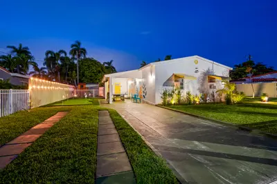 913 NE 2ND Court, Hallandale Beach – Single Family Residence for sale