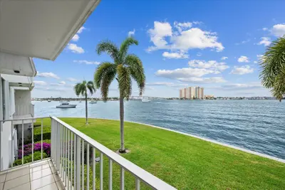 1025 Sugar Sands Boulevard Unit 261, Riviera Beach – Condominium for sale