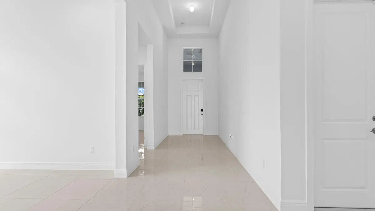Foyer at 5362 Saint Armands Way, Westlake