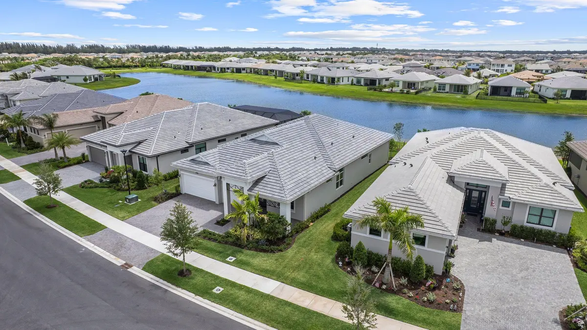 Front Exterior at 5362 Saint Armands Way, Westlake