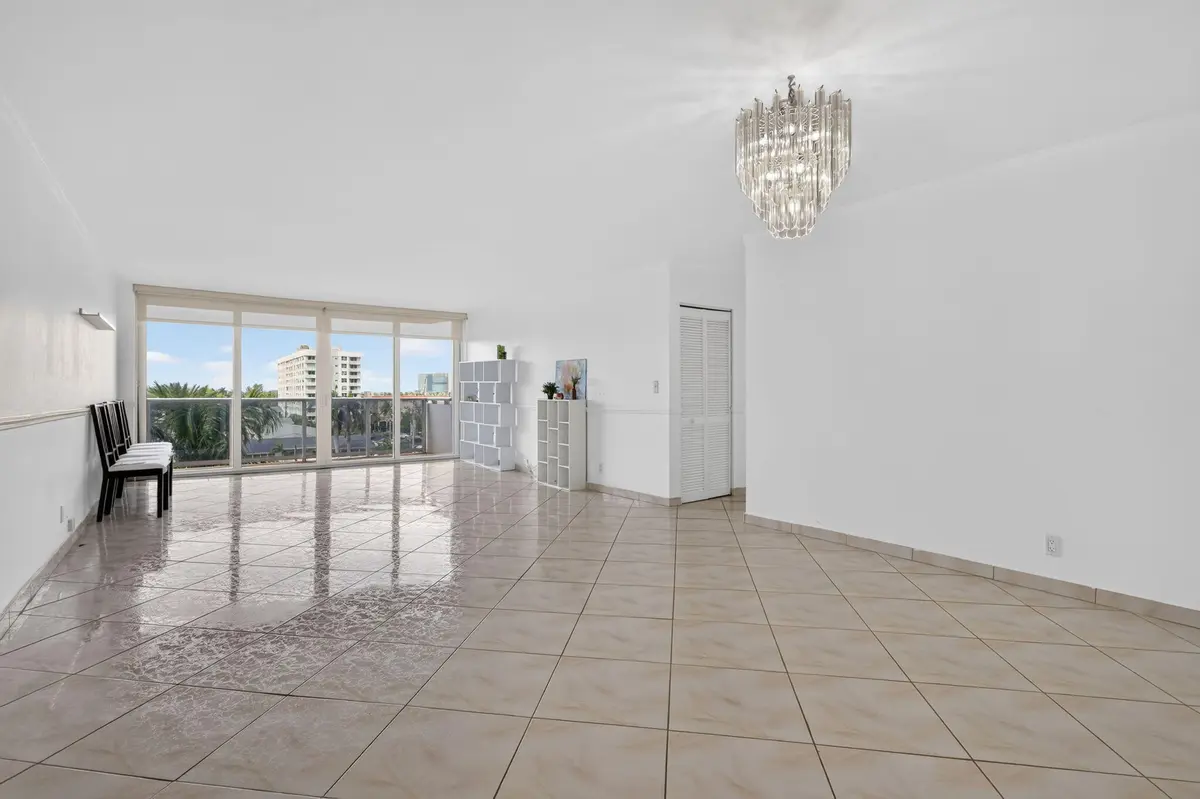 4-web-or-mls-8H3A2843 at 3140 S OCEAN Drive 410, Hallandale Beach