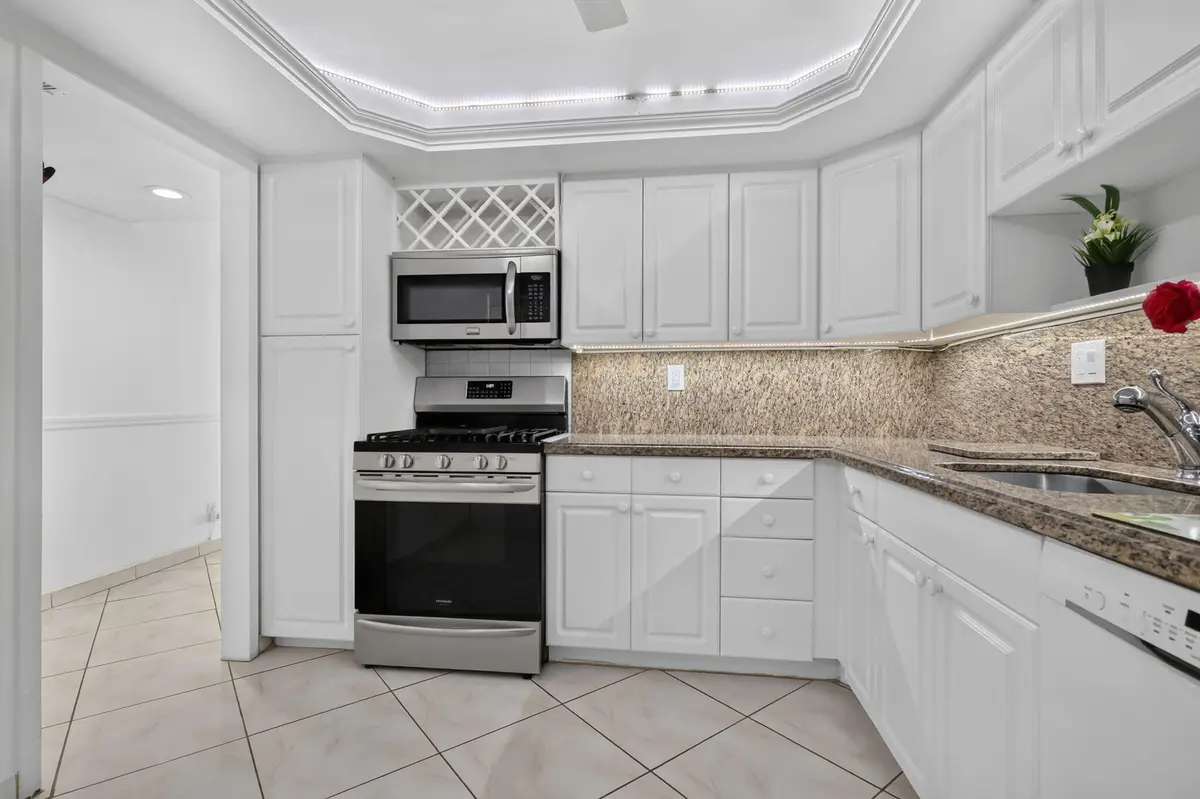 10-web-or-mls-8H3A2837 at 3140 S OCEAN Drive 410, Hallandale Beach