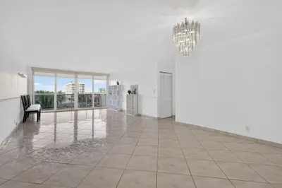 3140 S Ocean Drive 410, Hallandale Beach – Condominium for sale