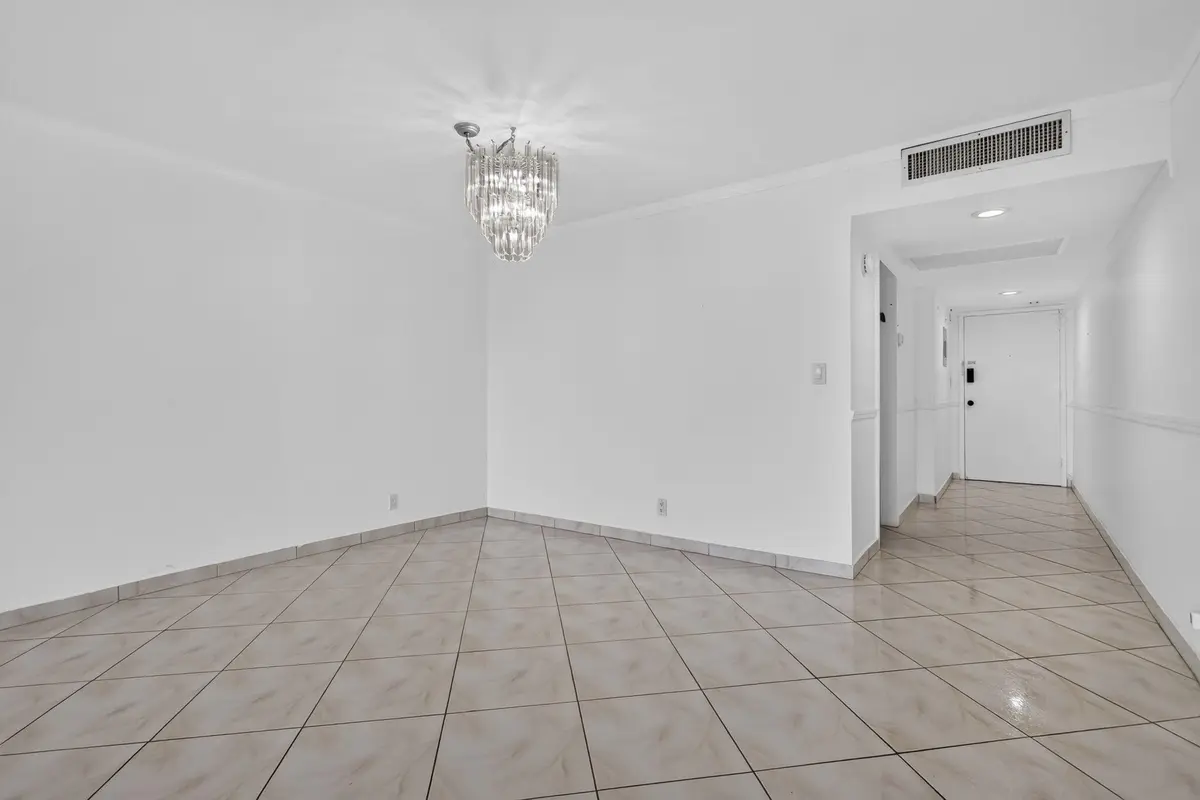 5-web-or-mls-8H3A2850 at 3140 S Ocean Drive 410, Hallandale Beach