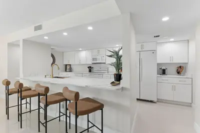2025 LAVERS Circle D404, Delray Beach – Condominium for sale