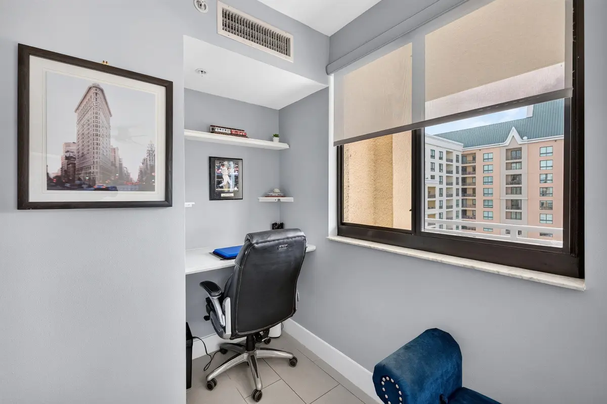 9-web-or-mls-699A6006 at 110 N Federal Highway 1105, Fort Lauderdale