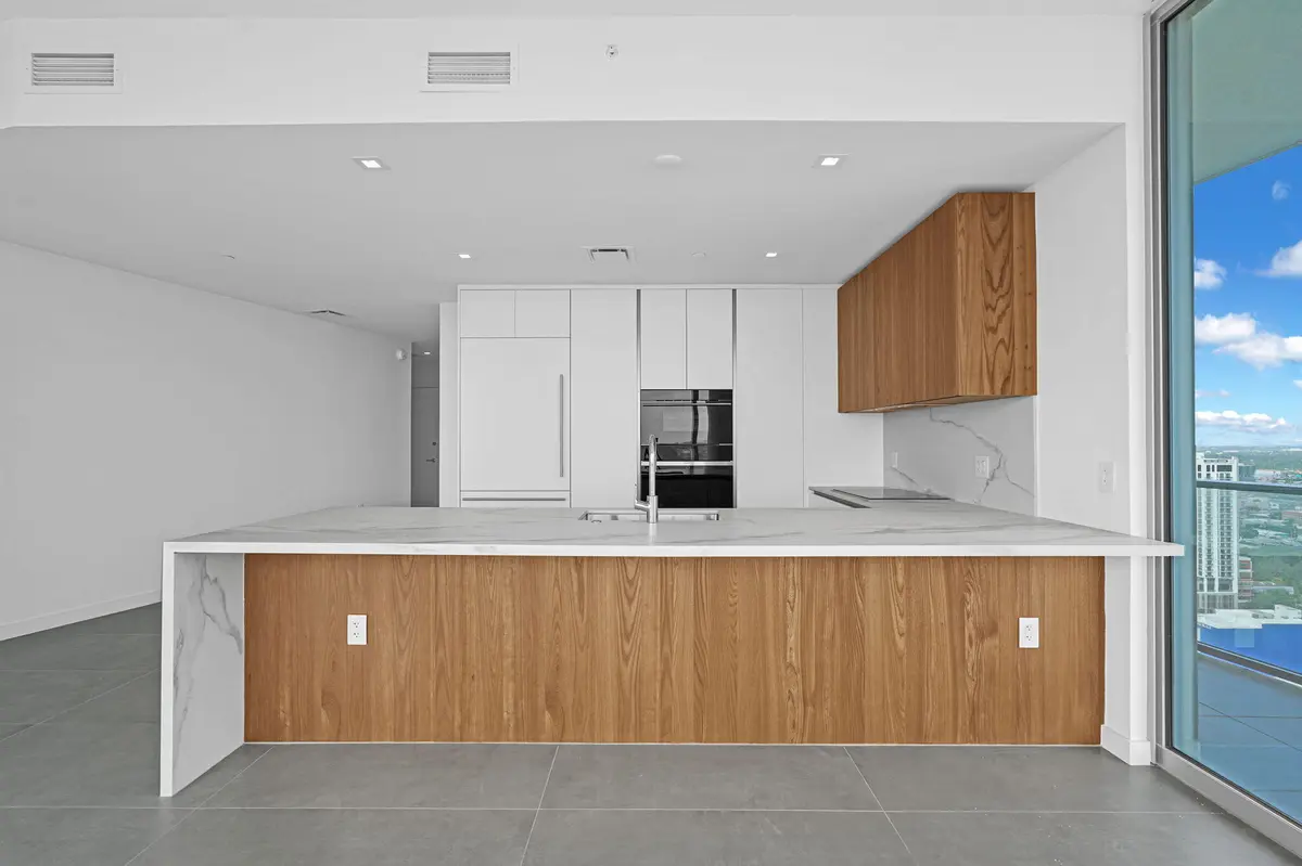 41-web-or-mls-DSC05385 at 1400 BISCAYNE Boulevard 3406, Miami