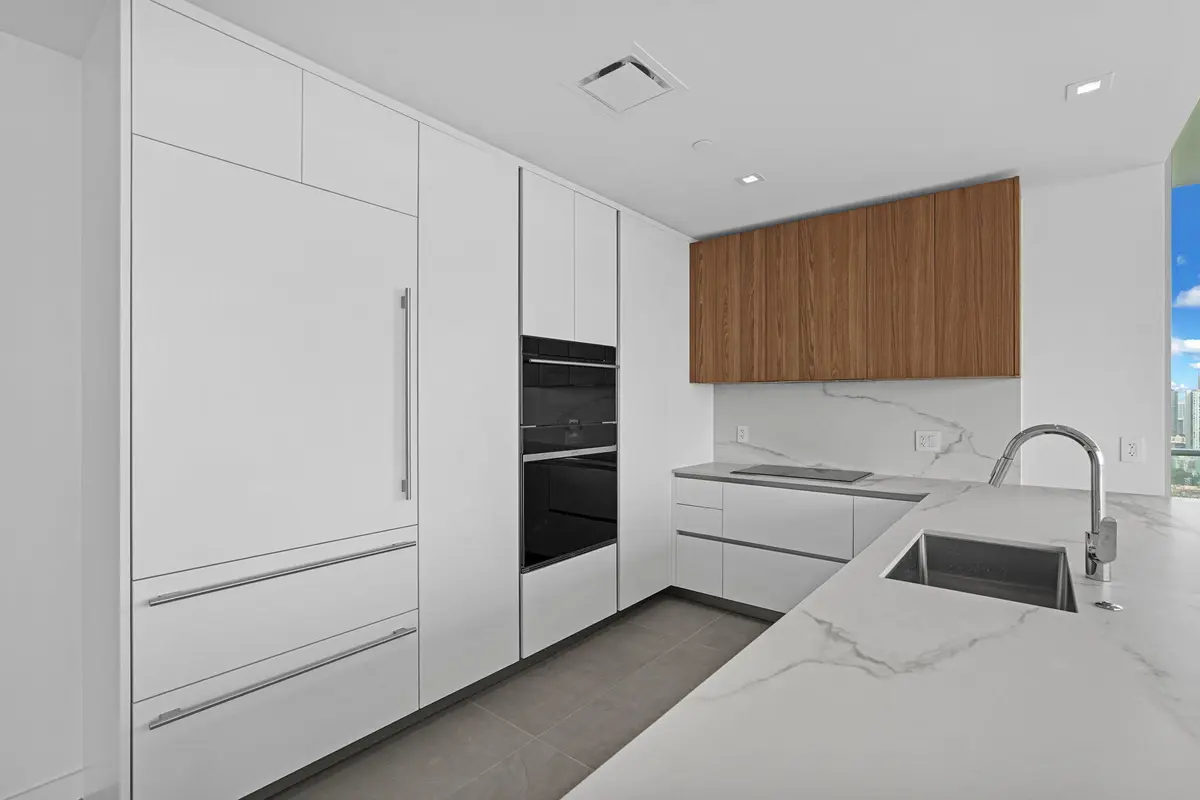 47-web-or-mls-DSC05493 at 1400 BISCAYNE Boulevard 3406, Miami