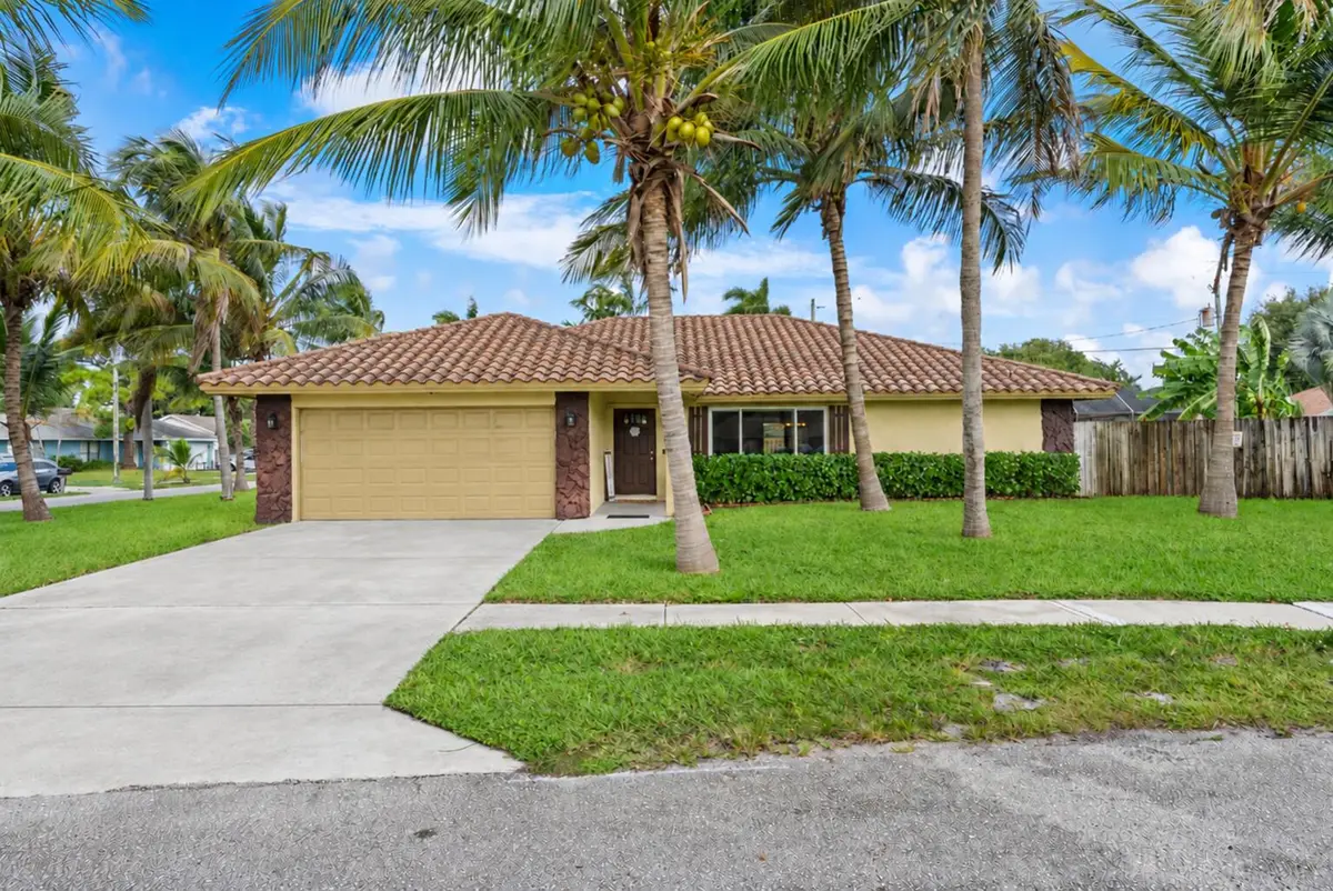 1119 Sea Pines at 1119 SEA PINES Way, Lantana