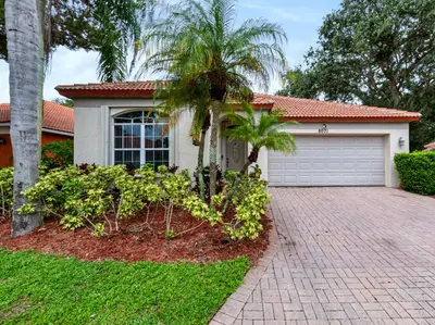 8071 Via Hacienda, Riviera Beach – Single Family Residence for sale