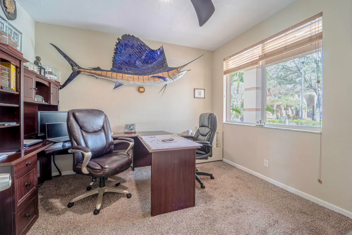 4 den-office at 6770 Aliso Avenue, West Palm Beach