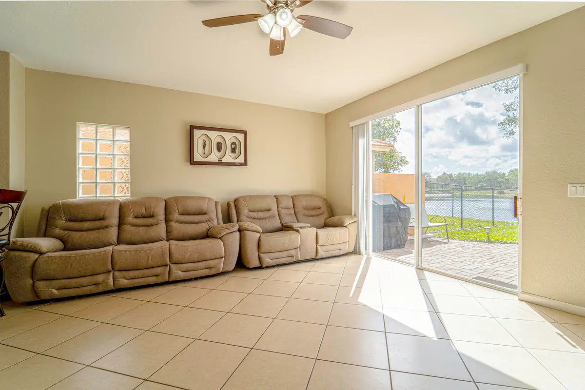 5_family room at 6770 Aliso Avenue, West Palm Beach