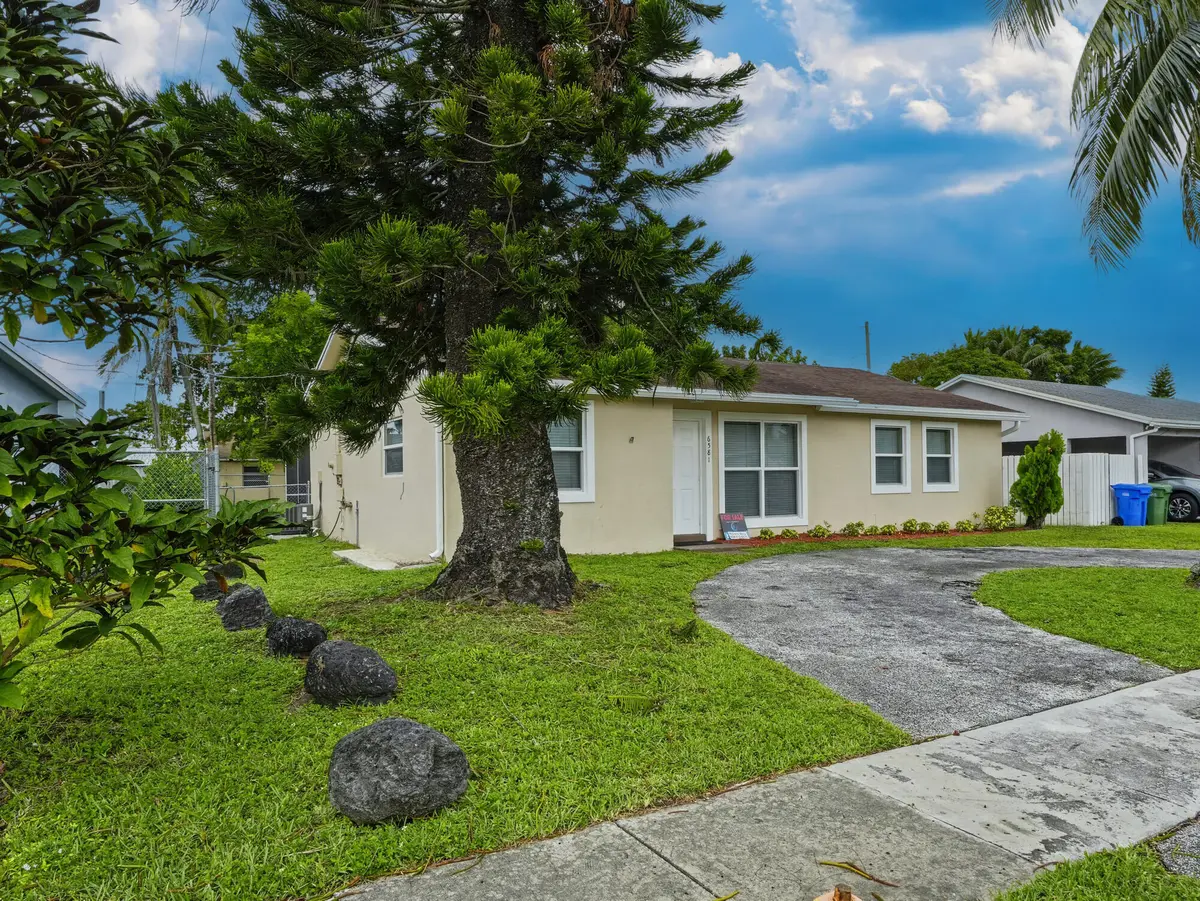 1 Exteriors (4) at 6581 NW 24TH Court, Margate