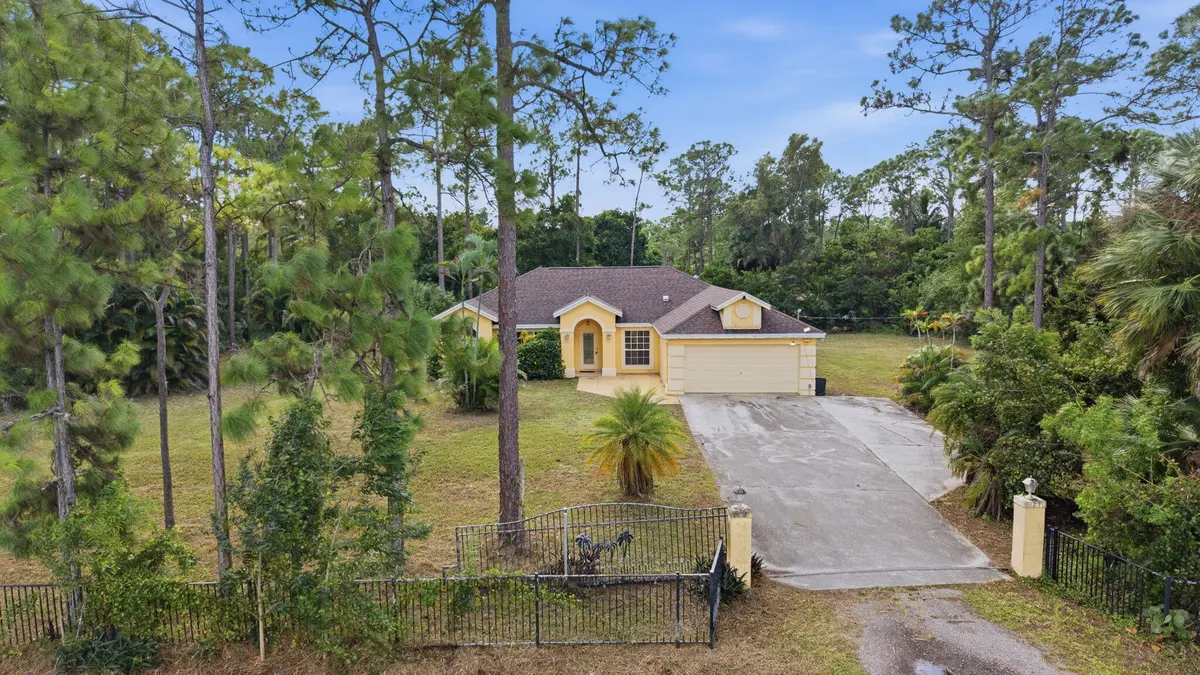 Front of Structure at 17270 89TH Place, The Acreage