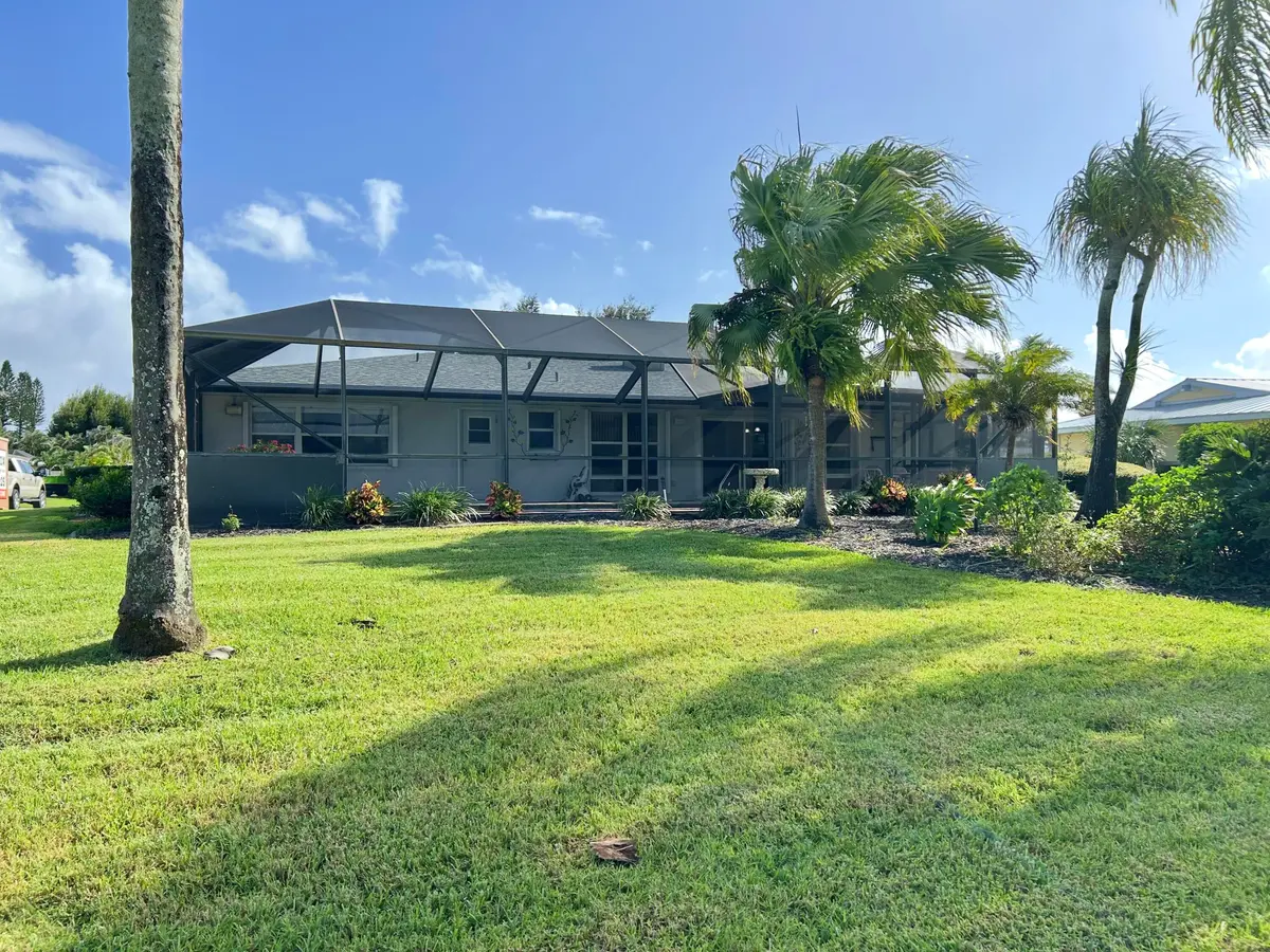03_beyc6ae287ca843ce at 1737 SE Hondo Avenue, Port St. Lucie