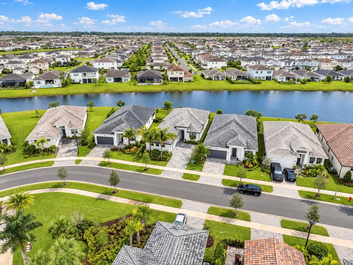 Lakefront at 4931 Rivo Alto Circle, Westlake